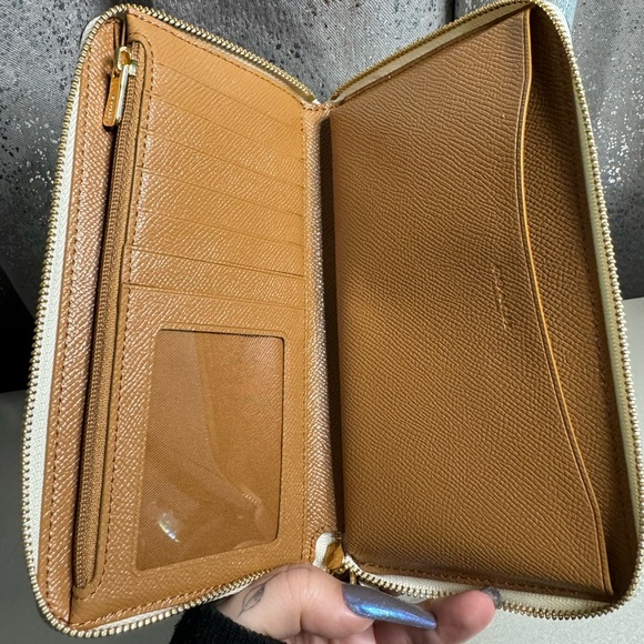 Coach Wallet - Picture 4 of 7